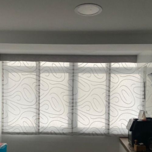 Estor enrollable salón